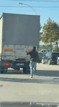 Bursa'da Kamyonetin Arkasında Ölüme Davet Çıkan Çocuk