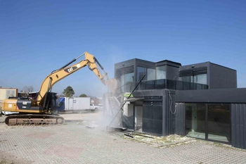 Nilüfer’de kaçak yapılar yıkıldı
