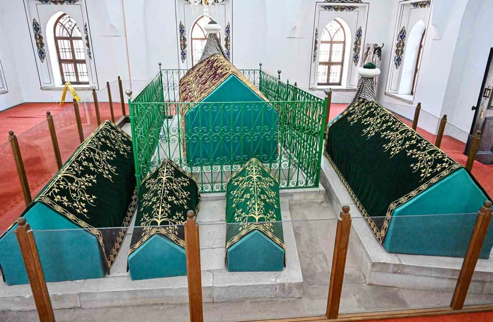 Bursa’da Hanedan Türbelerinin Puşideleri El Dokumasıyla Yenileniyor