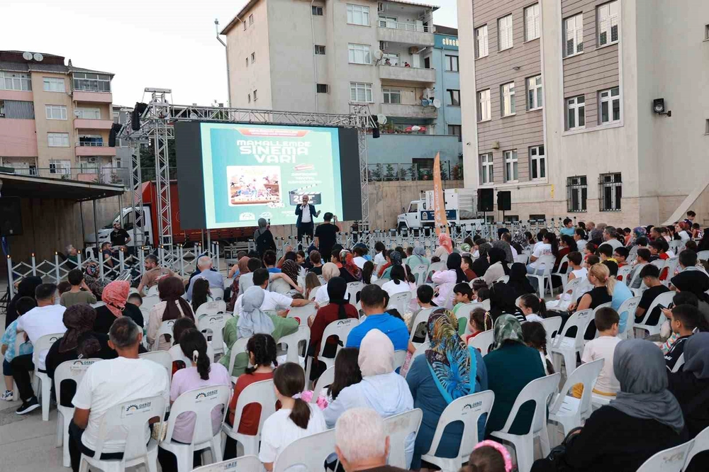 Gebze'de açık hava sineması keyfi başladı