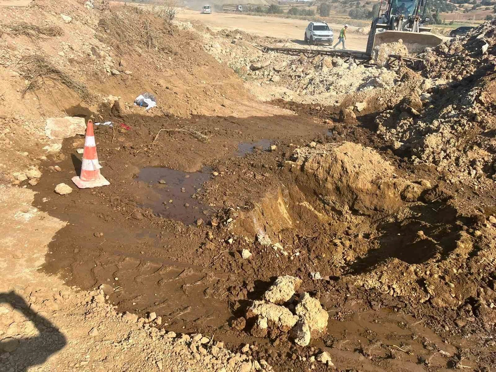 Bilecik'te Kepçe NATO Boru Hattını Patlattı