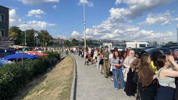 Yenikapı'da Ateez Konseri Öncesi Kilometrelerce Kuyruk
