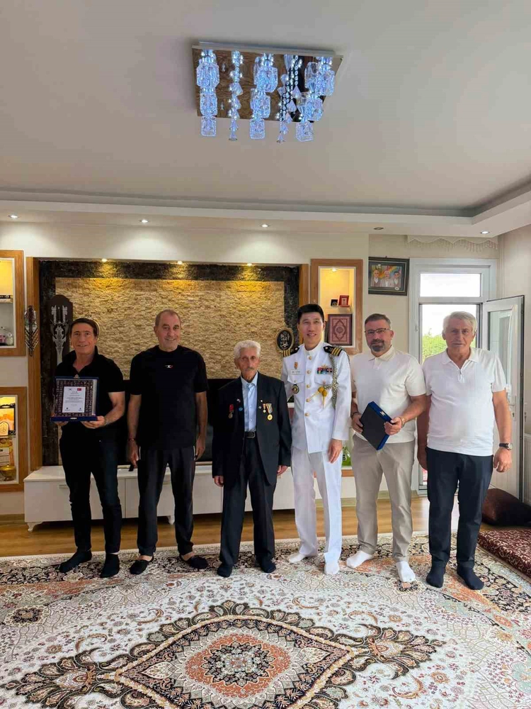 104 Yaşındaki Kore Gazisine Hasta Yatağında Plaket