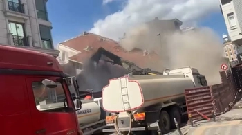 Zeytinburnu'nda Kentsel Dönüşüm Yıkımı Sırasında Bina Aniden Çöktü