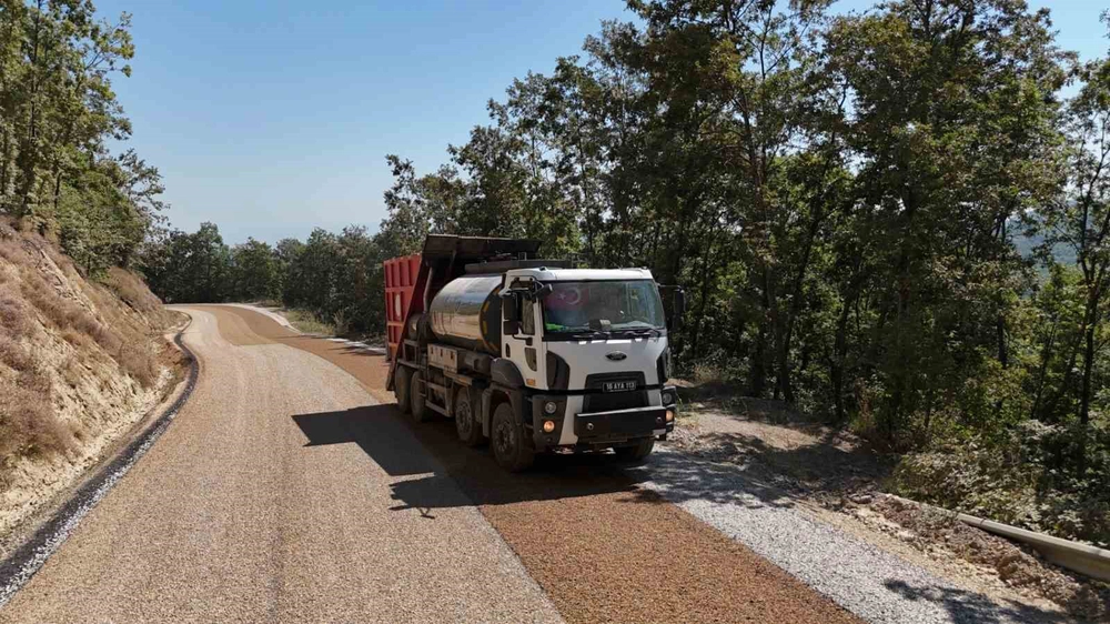 İnegöl'de 6 Kırsal Mahallenin Yolları Yenileniyor