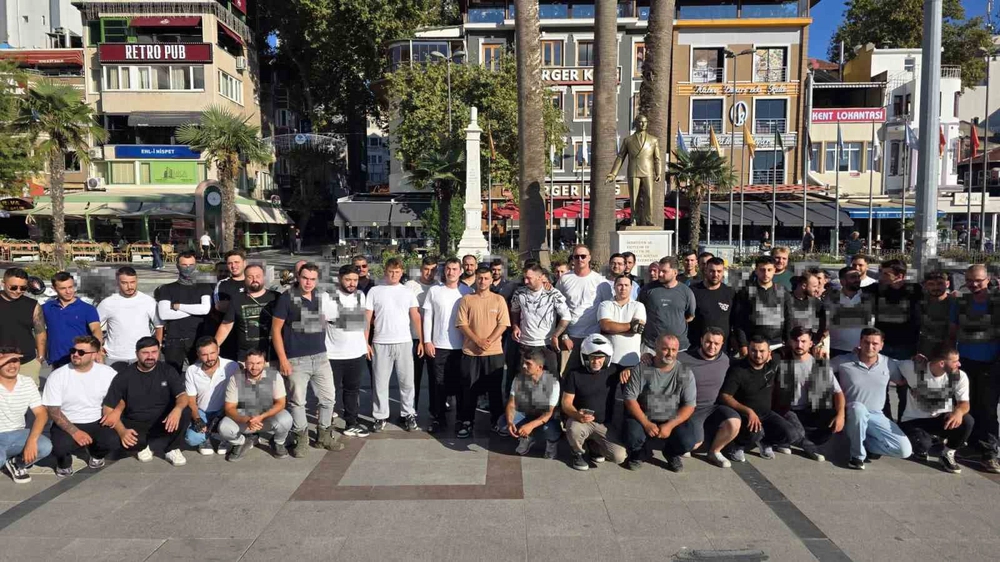 Bandırma'da Kuryeye Saldırı Protesto Edildi