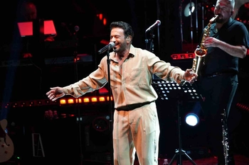 Emre Altuğ Bursa Festivali'nde Hayranlarıyla Buluştu