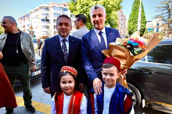 Ticaret Bakanı Bolat Bilecik'te İlk Ziyaretini Bozüyük Kaymakamlığına Yaptı