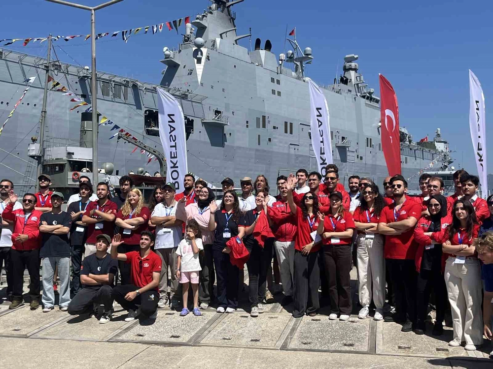 Bakan Kacır TEKNOFEST Mavi Vatan'da Öğrencilerle Buluştu