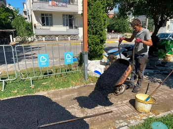 Altıeylül Belediyesi Parkları Yenileyerek Modern Görünüm Kazandırıyor