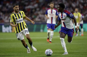 Fenerbahçe Lyon Karşısında İlk Yarıda 2-0 Öne Geçti