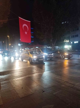 Fenerbahçe Lyon'u Devirdi, Bağdat Caddesi'nde Zafer Rüzgarı Esti