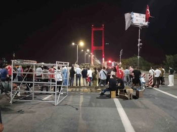 Asırlık Gece Belgeseli İçin Köprü Trafiğe Kapatıldı