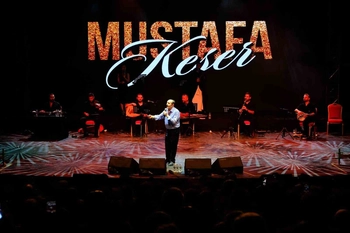 Mustafa Keser Bursa'da Hayranlarına Unutulmaz Bir Gece Yaşattı