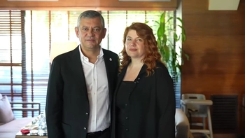 Özgür Özel ve Canan Uzer Arasındaki Börek Krizi Kahvaltıda Çözüldü